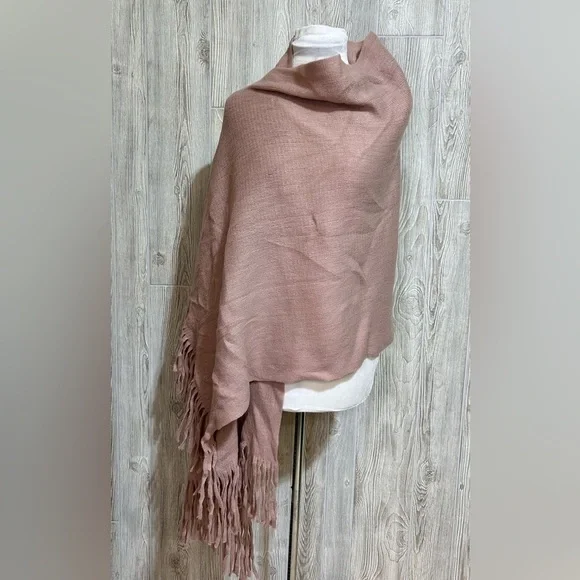 Steve Madden Light Dusty Pink Knit Wrap Shawl Scarf With Fringe - Picture 8 of 8